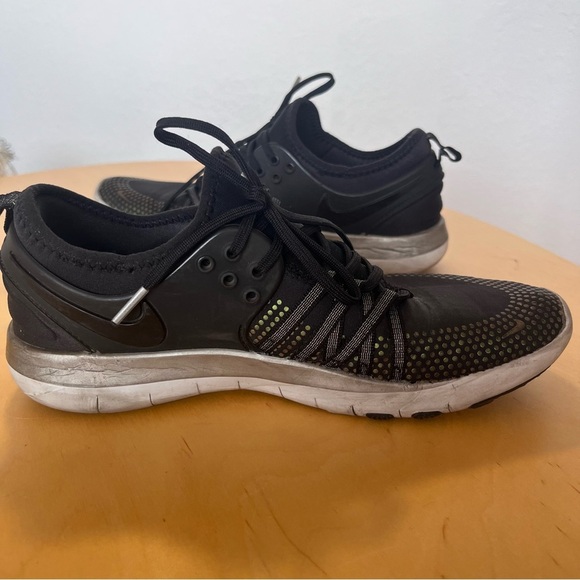Nike Free Women's Training Shoe Running Sneakers Black and Metallic Size 7.5 - Picture 8 of 11